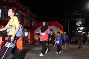 BIB: 3479, 4236, 011
                            <button type="button" onclick="openModal(26263721)" class="btn btn-primary btn-sm float-right btn-popup" data-toggle="modal" data-target=".modal-high-quality">
                        <i class="fas fa-shopping-cart"></i> Add to Cart
                    </button>
                                            <button type="button" onclick="isThisMe(26263721, true)" class="btn btn-success btn-sm float-right btn-popup btn-isme hidden" data-toggle="tooltip" data-placement="bottom" title="นี่คือรูปของคุณใช่ไหม คลิกที่นี่เพื่อเอาเข้าอัลบั้ม">
                        <i class="fas fa-plus"></i> Add to album
                    </button>
                    <button type="button" onclick="isThisMe(26263721, false)" class="btn btn-warning btn-sm float-right btn-popup btn-isnotme hidden">
                        <i class="fas fa-ban"></i> Remove from album
                    </button>